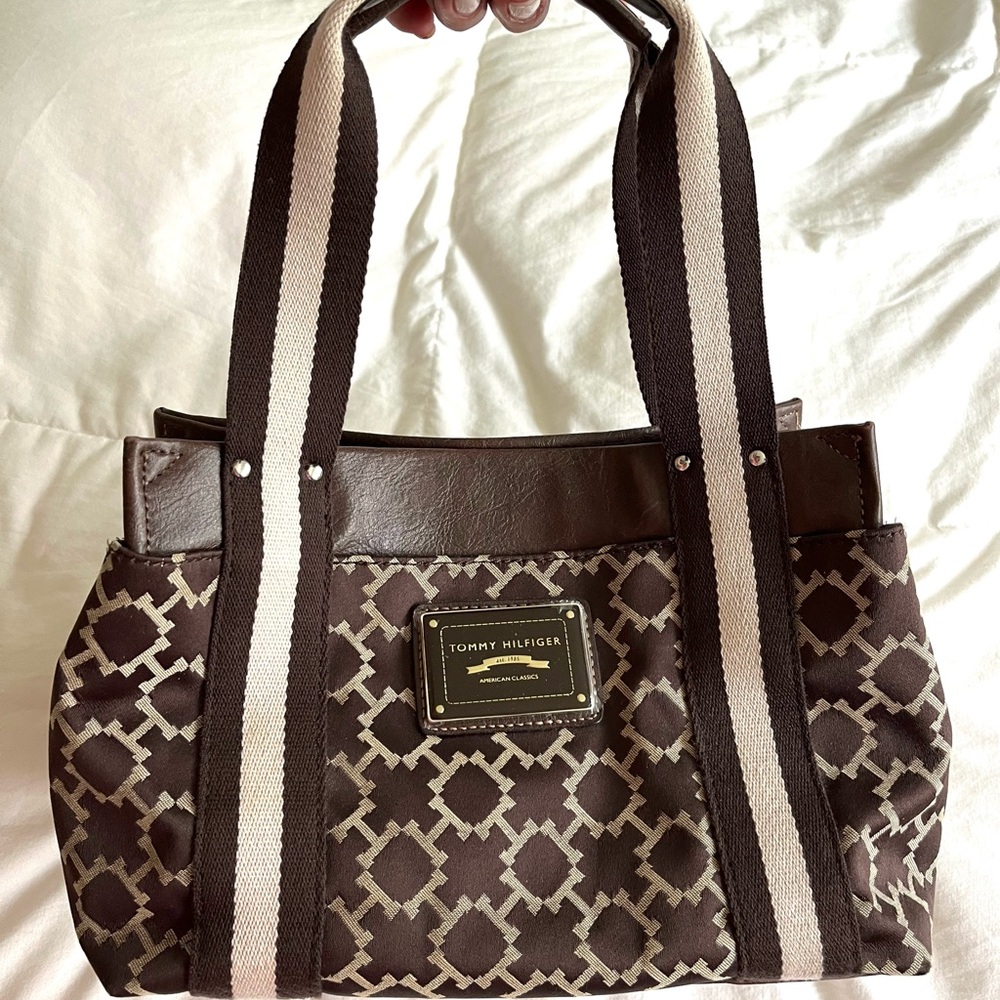 Classic Tommy Hilfiger Handbag